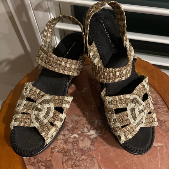 Steve Madden Woven Wedge Sandals nwot - Picture 1 of 7
